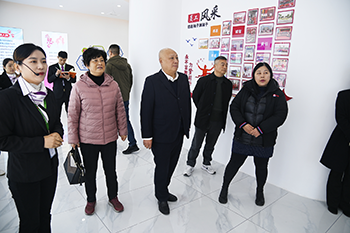 射洪市關(guān)工委執(zhí)行主任稅清亮、常務(wù)副主任龐明華一行蒞臨利美集團(tuán)指導(dǎo)黨建、關(guān)工委工作